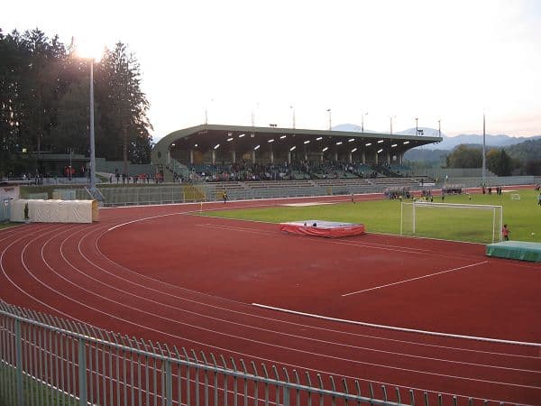 Mestni stadion ob jezeru