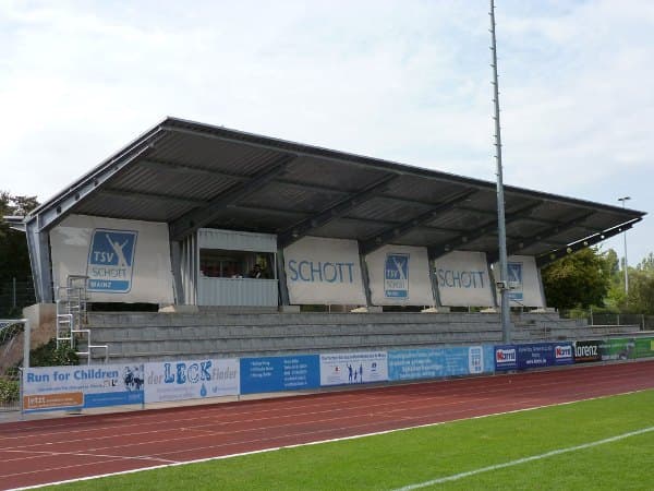 Mainz Schott Kunstrasen
